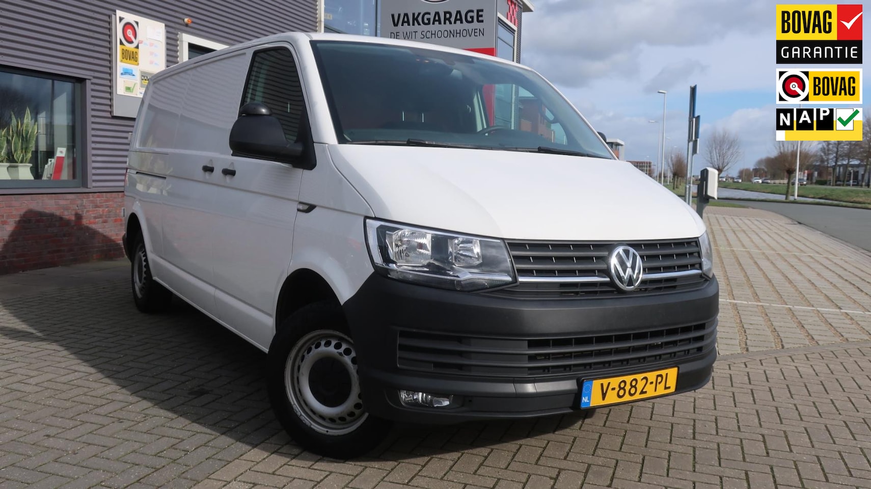 Volkswagen Transporter - 2.0 TDI L2H1 DC Trendline Airco / Elek. ramen / Cruise control - AutoWereld.nl