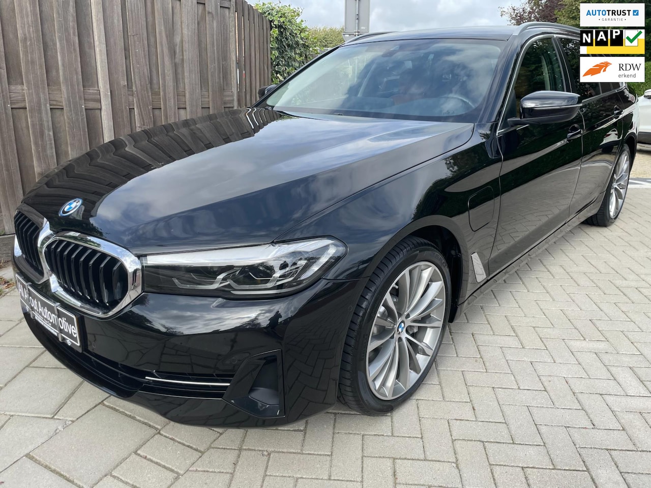 BMW 5-serie Touring - 530e LCI Facelift Business Edition Plus incl btw 1ste Eigenaar Dealer onderhouden - AutoWereld.nl