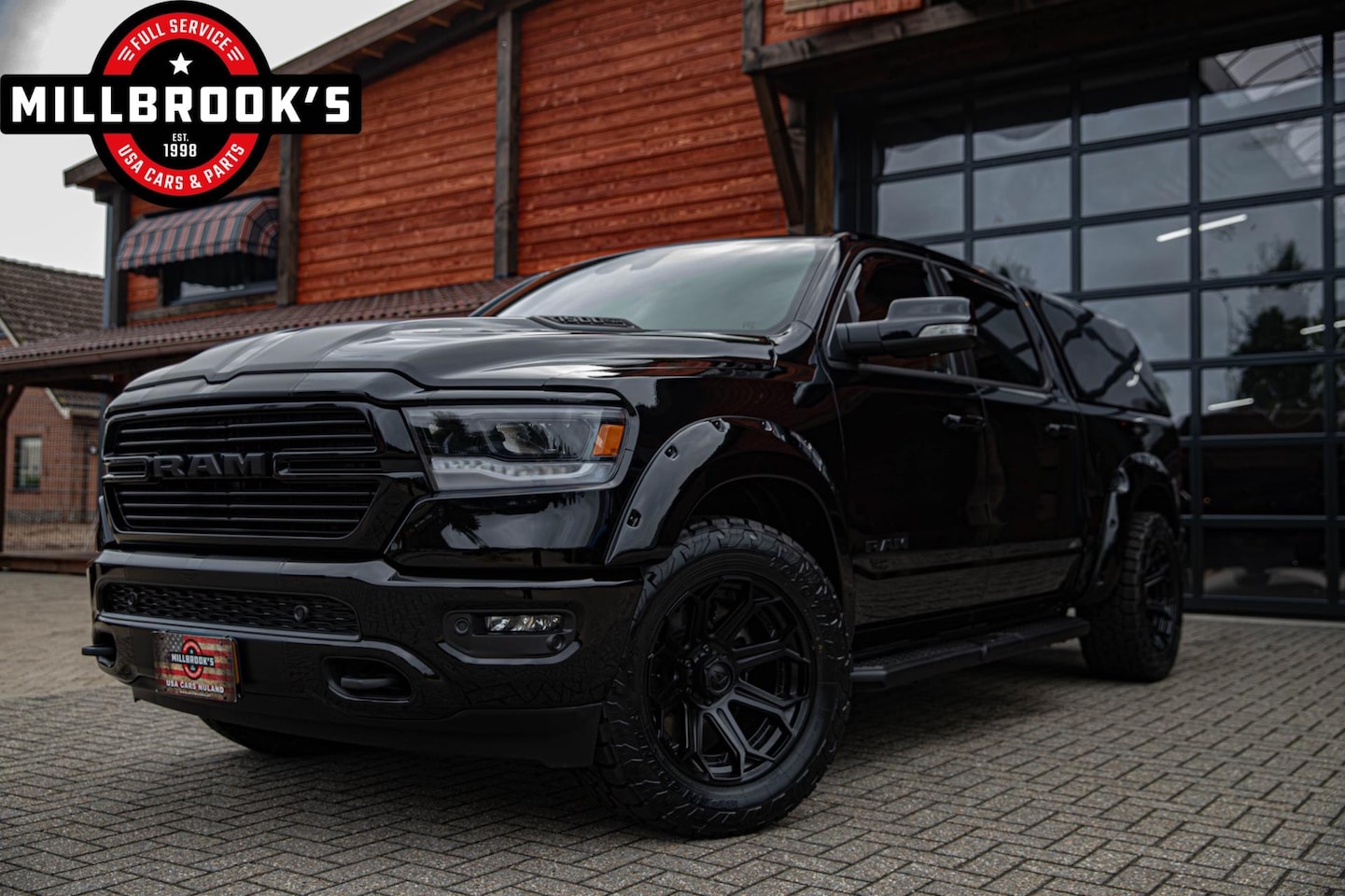 Dodge Ram 1500 - 5.7 V8 Laramie Sport Night Widebody Huif, 6 jaar garantie, all-in!! - AutoWereld.nl