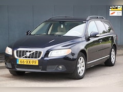 Volvo V70 - 2.5T Momentum Leer/Parkeersensor/Trekhaak afneembaar/Apk 12-2024