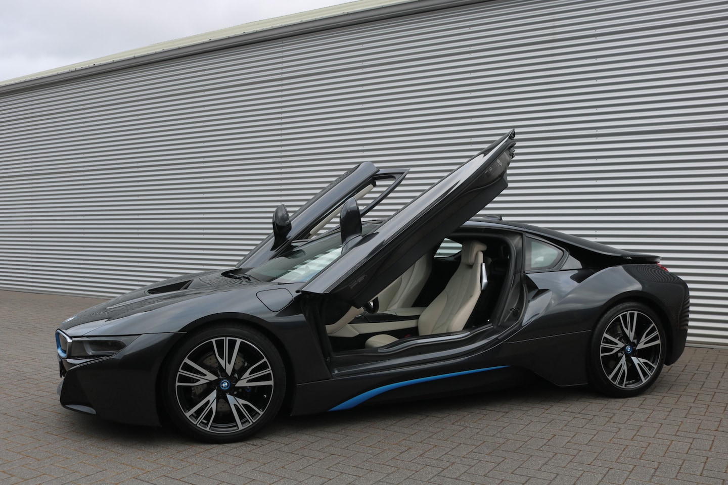 BMW i8 - 1.5 Hybrid 362PK First Edition (46.778Km! Orig NL Auto! Dealer Onderhouden! NAP! Zeer nett - AutoWereld.nl