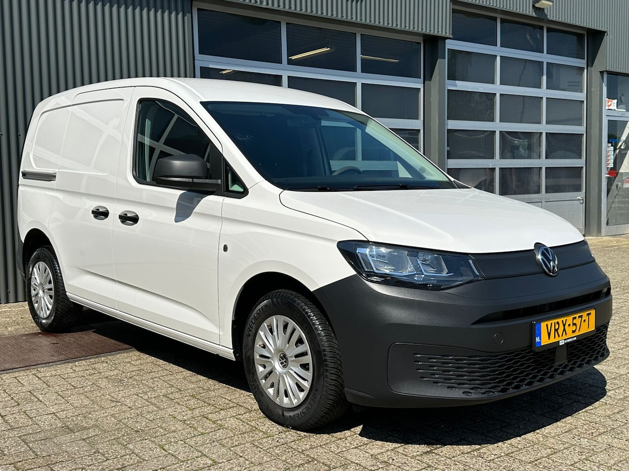 Volkswagen Caddy Cargo - 2.0 TDI 10 x VRD Direct rijden Airco Schuifdeur Betimmering Originele Nederlandse auto !! - AutoWereld.nl