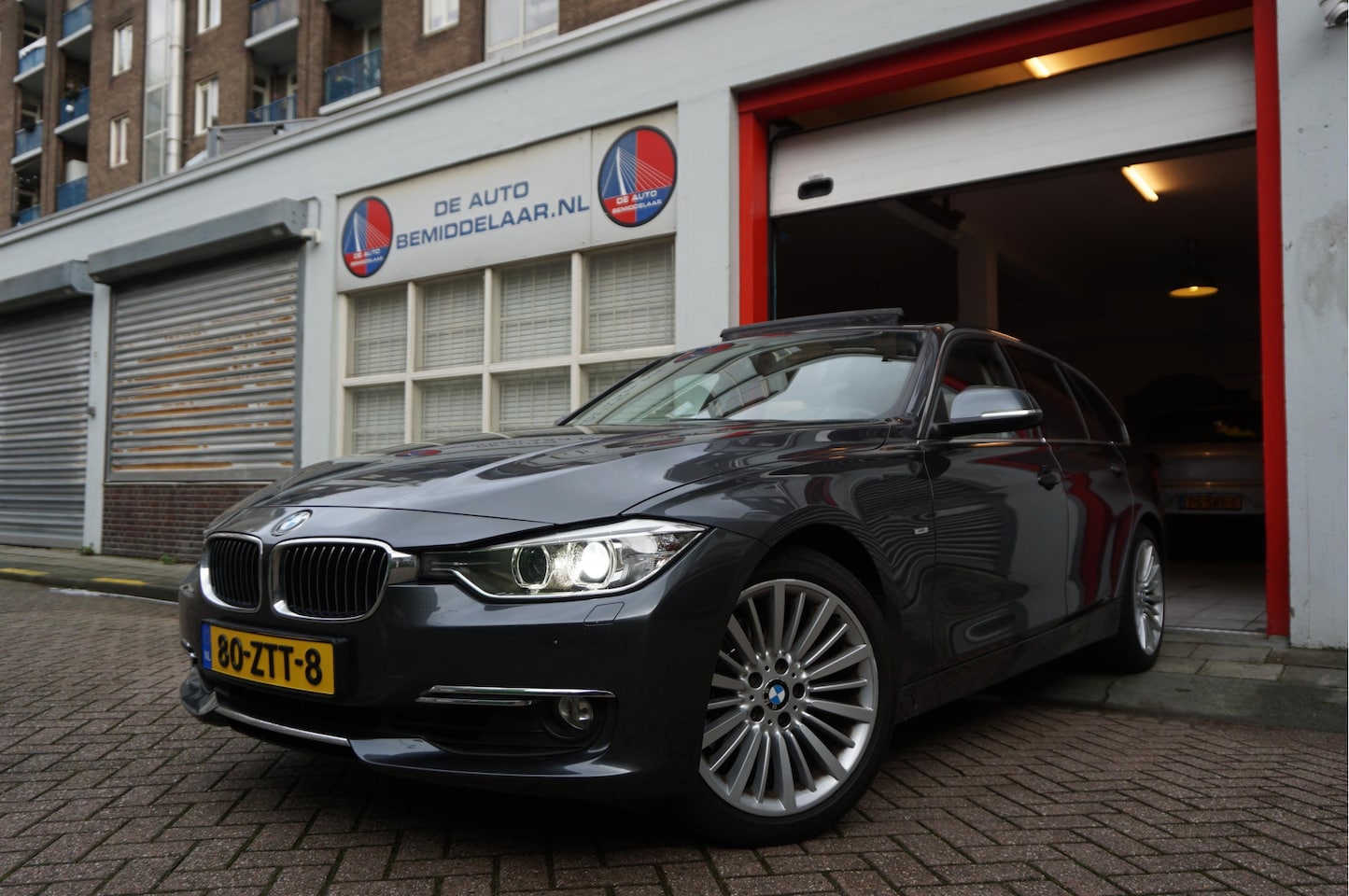 BMW 3-serie Touring - 328i Upgrade Edition Luxury Line Aut8 NL Auto Bomvol - AutoWereld.nl