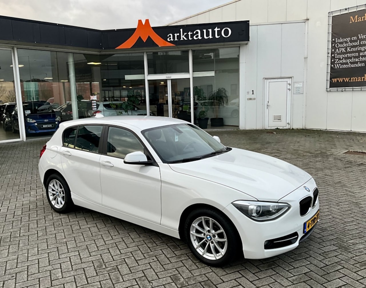 BMW 1-serie - 116i Executive Navi Bluetooth Cruise Parkeersensoren - AutoWereld.nl