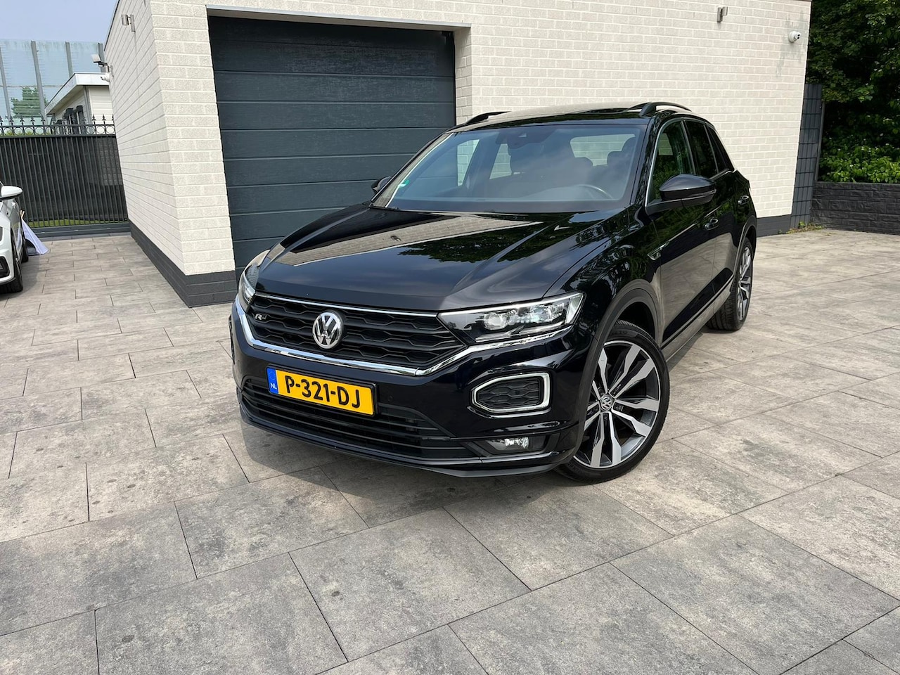 Volkswagen T-Roc - 2.0 TSI 4Motion Sport R-LINE - AutoWereld.nl