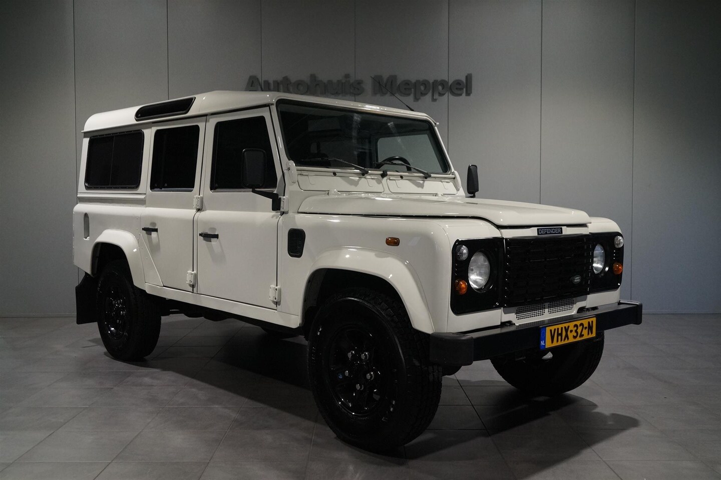 Land Rover Defender - 110 TD5 Grijs Kenteken ! Zeer netjes ! - AutoWereld.nl