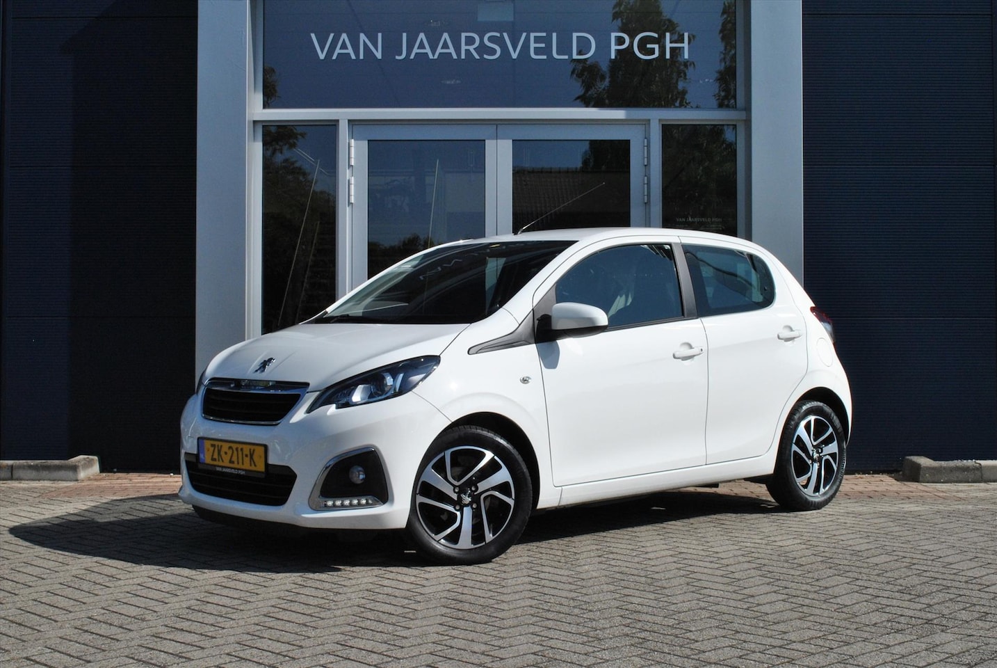 Peugeot 108 - 5drs Allure 1.0 e-VTi 68pk Clima / Camera - AutoWereld.nl