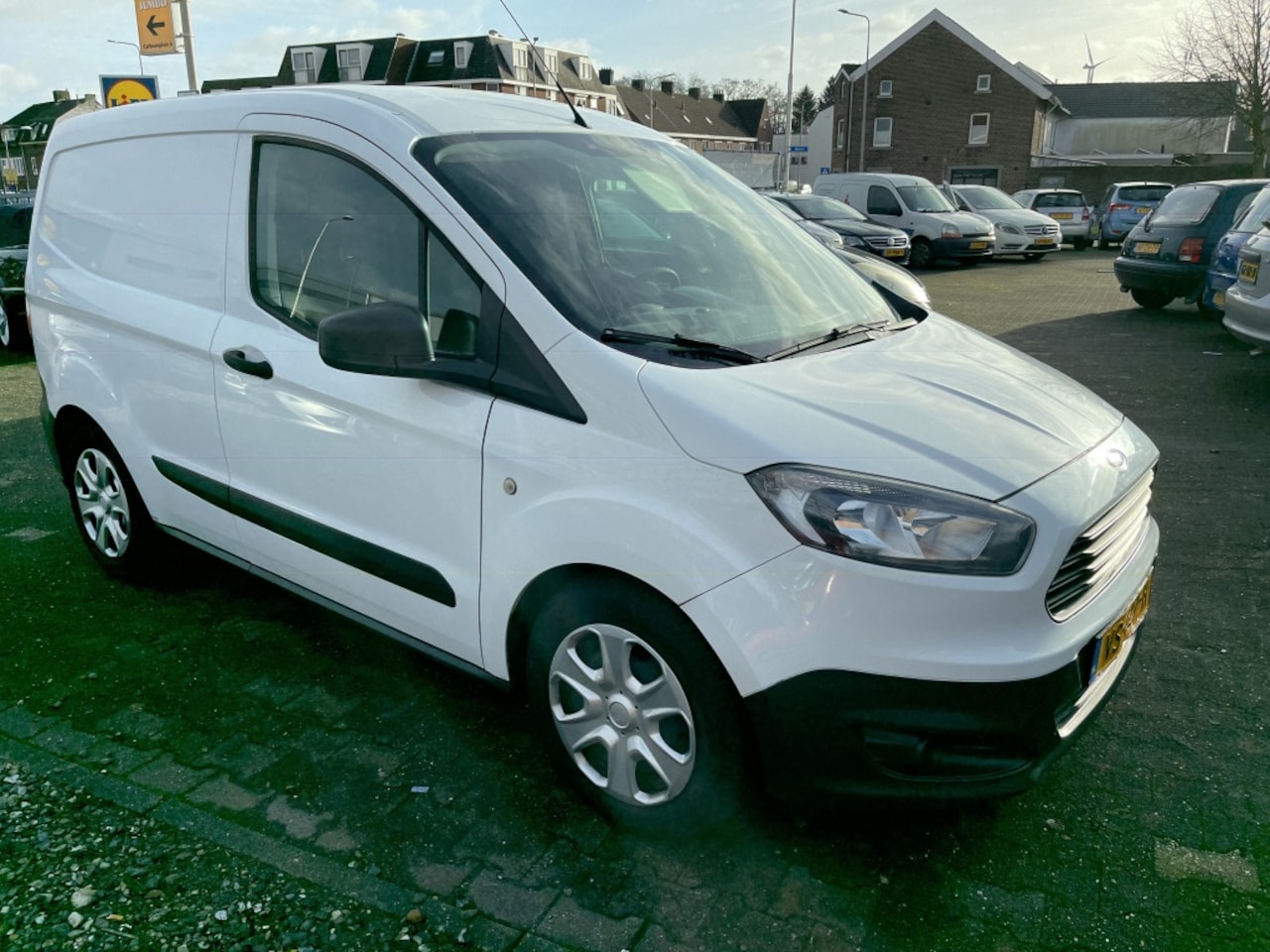 Ford Transit Courier - 1.5 TDCI Economy - AutoWereld.nl