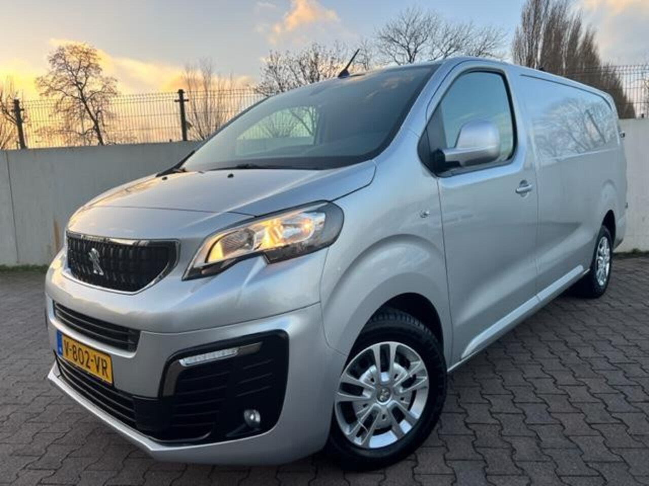 Peugeot Expert - 231L 2.0 BlueHDI 120 Premium Pack/NAVI/LENGTE 3/3 ZITS/ALLES IN DE KLEUR/ZEER NETTE BUS/ - AutoWereld.nl