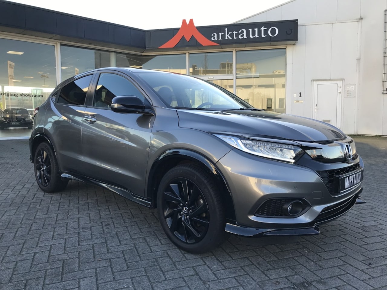 Honda HR-V - 1.5 i-VTEC Turbo Sport Automaat LED Navi Camera Cruise Trekhaak! - AutoWereld.nl