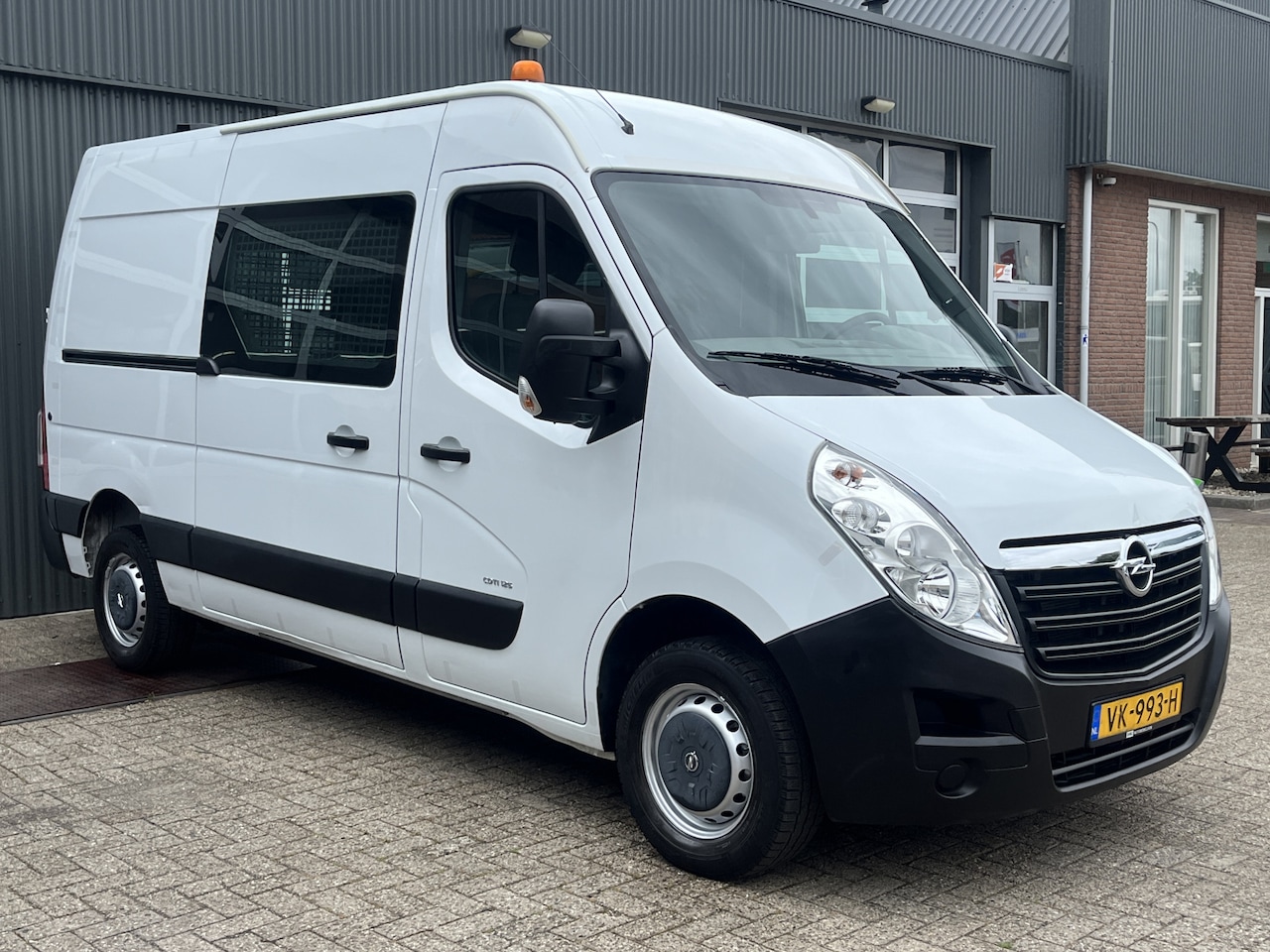 Opel Movano - 2.3 CDTI L2H2 126pk Bpm vrij Airco Cruise controle Trekhaak 2500 kg Camera Parkeerhulp ach - AutoWereld.nl