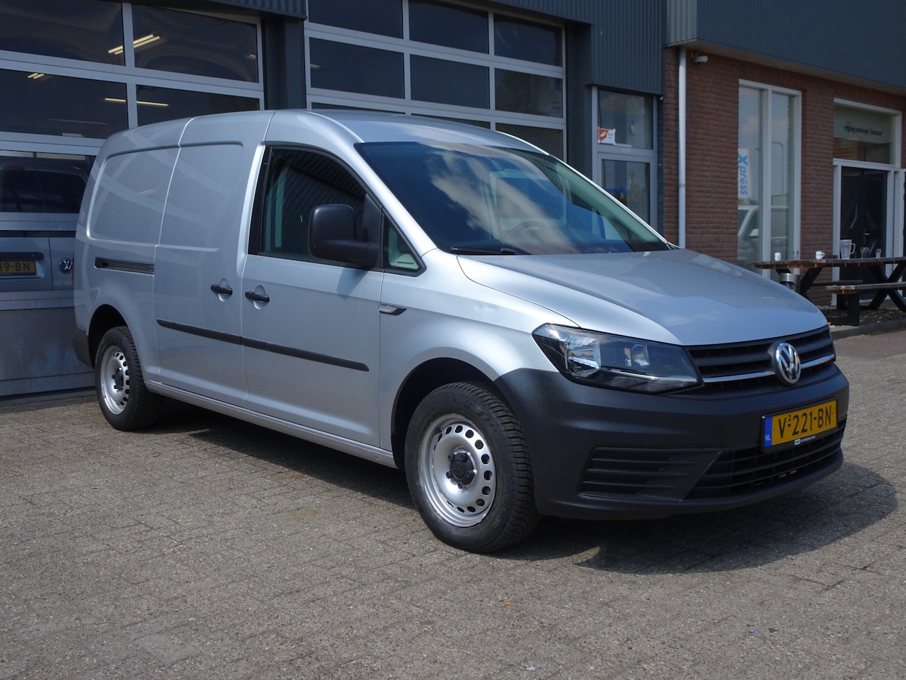 Volkswagen Caddy Maxi - 2.0 TDI L2H1 BMT Trendline Airco Navigatie Ladekasten Bleutooth Schuifdeur 1e eigenaar Bpm - AutoWereld.nl