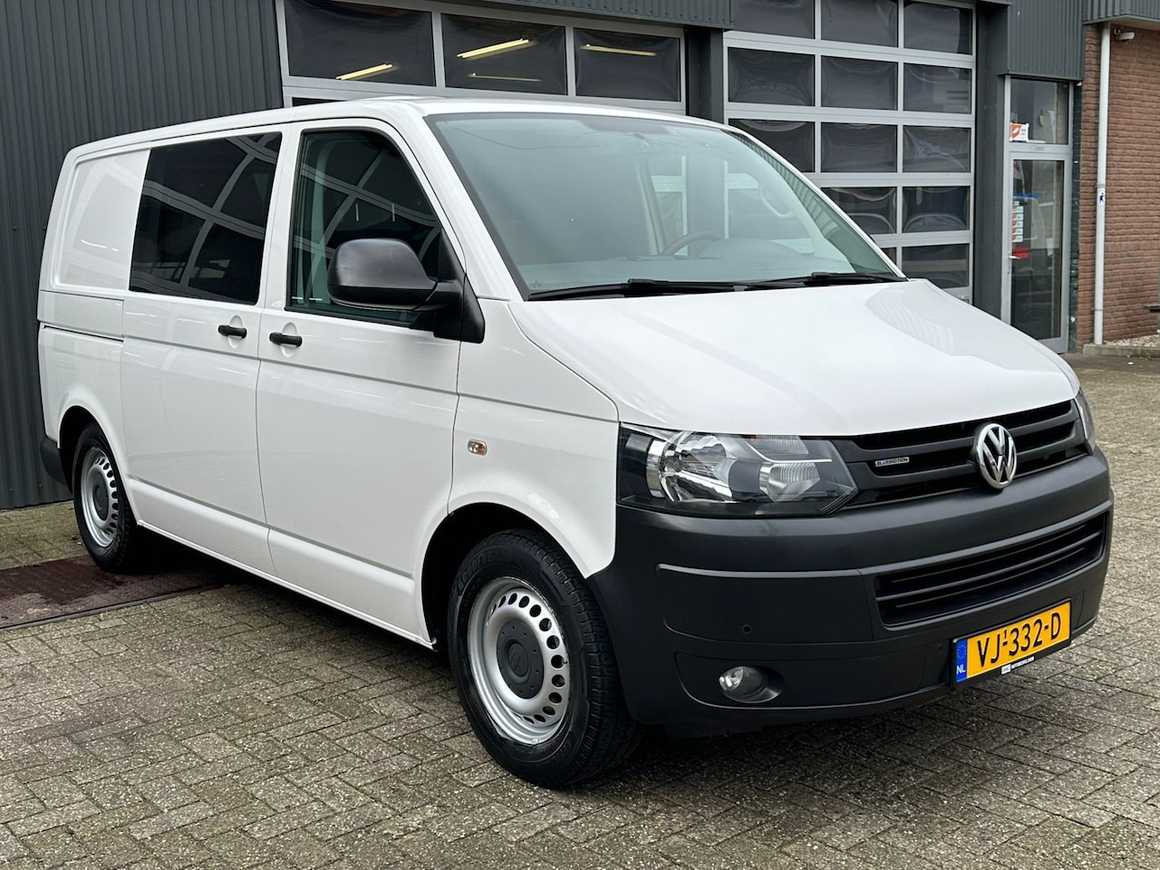 Volkswagen Transporter - 2.0 TDI L1H1 BlueMotion L1H1 Achterklep Kastinrichting Omvormer Airco Cruise control Usb a - AutoWereld.nl