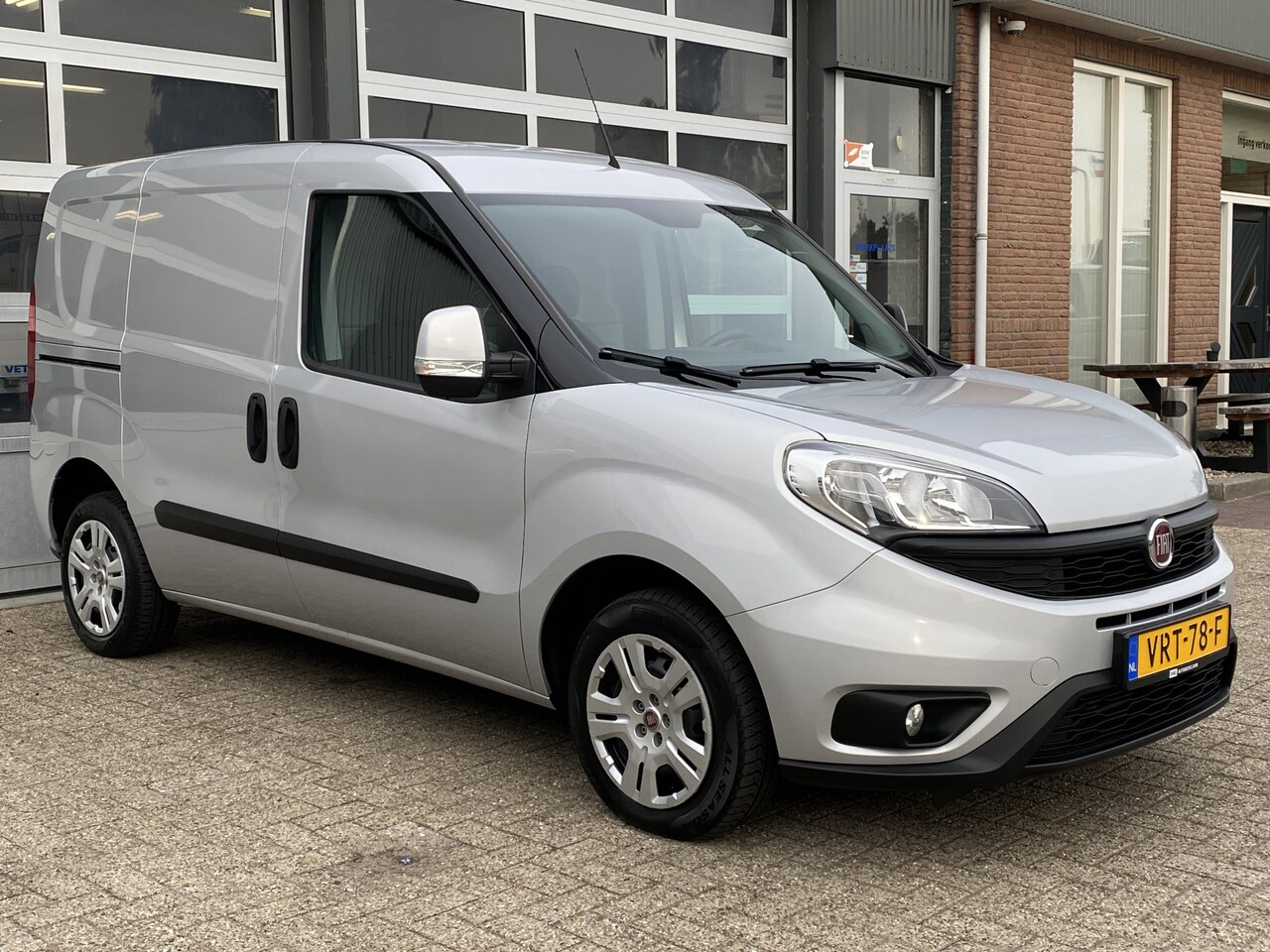 Fiat Doblò Cargo - 1.3 MJ L1H1 SX 90pk 20x op voorraad Btw en Bpm vrij Airco Cruise controle Navigatie Tussen - AutoWereld.nl