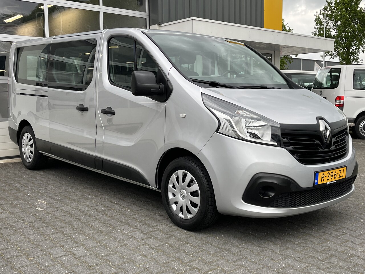 Renault Trafic Passenger - 1.6 dCi Grand Expression Energy BTW / BPM vrij marge Lengte 2 Airco Cruise control Navigat - AutoWereld.nl