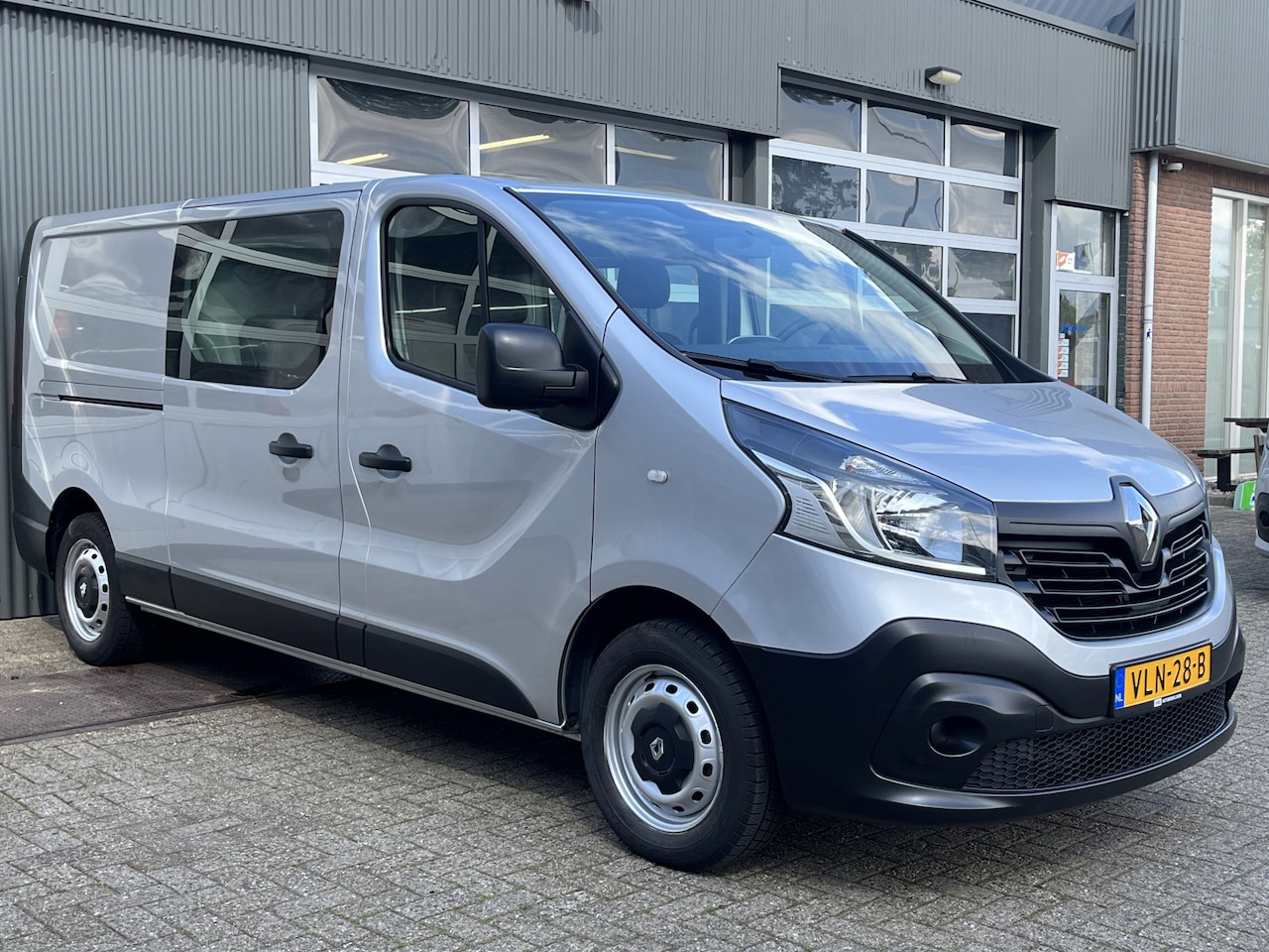 Renault Trafic - 1.6 dCi T29 L2H1 DC Marge Btw / Bpm vrij Airco Cruise controle Navigatie 5 persoons Dubbel - AutoWereld.nl