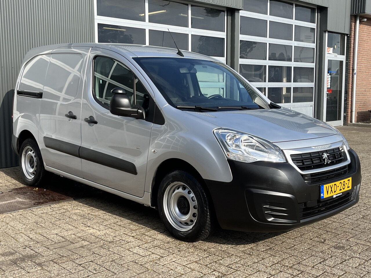 Peugeot Partner - 120 1.6 HDi Marge Airco Btw / Bpm vij Cruise controle Parkeerhulp achter Navigatiesysteem - AutoWereld.nl