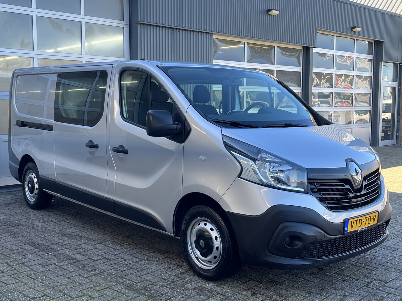 Renault Trafic - 1.6 dCi T29 L2H1 DC Marge Btw / Bpm vrij Airco Cruise controle Navigatie 5 persoons Dubbel - AutoWereld.nl