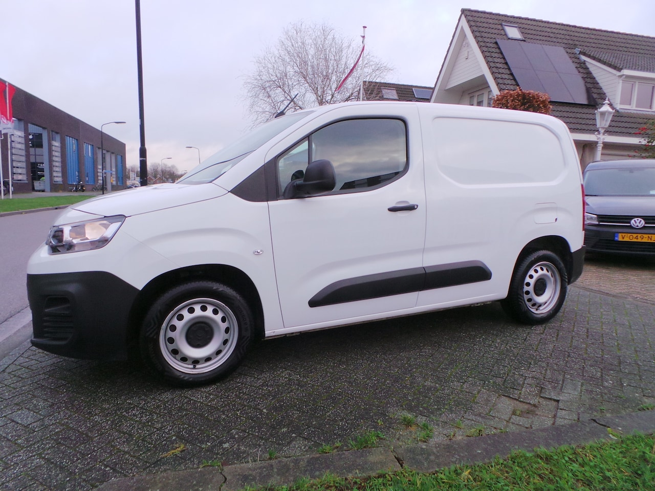 Citroën Berlingo - 1.5 BlueHDI Automaat Club Airco,Cruise,Carplay,MF stuur,Pdc 3 peroons - AutoWereld.nl