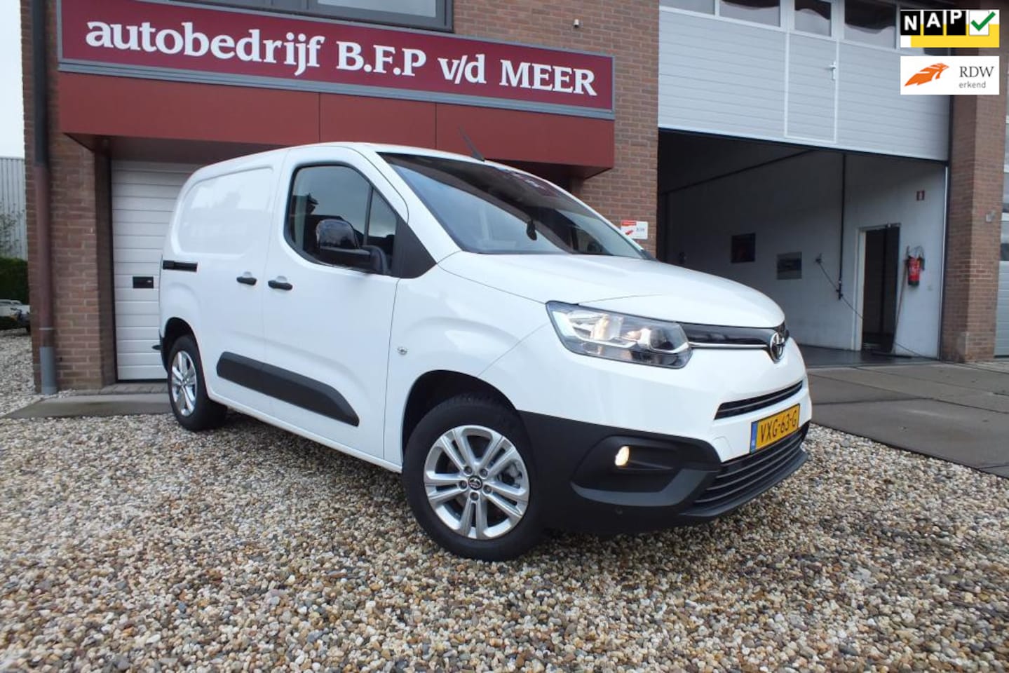 Toyota ProAce City - 1.5 D-4D Live Aut Navi Trekhaak - AutoWereld.nl