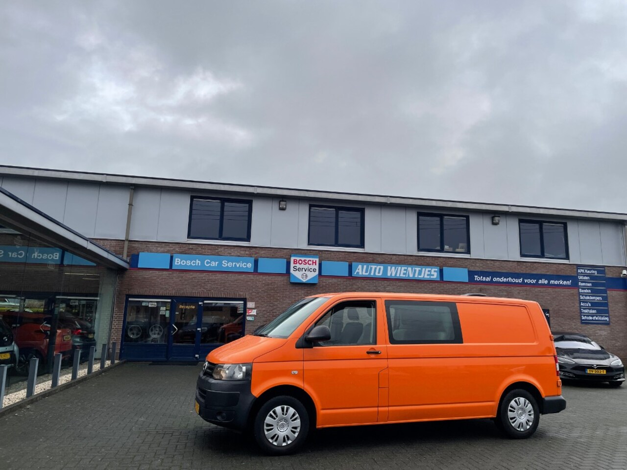 Volkswagen Transporter - 2.0 TDI 84kw | L2 DubCab | Airco | Cruise - AutoWereld.nl