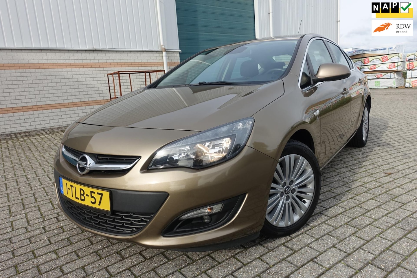 Opel Astra - 1.4 Turbo -AUTOMAAT - Design color Edition -- lm velgen met zgan banden - agr stoelen - AutoWereld.nl