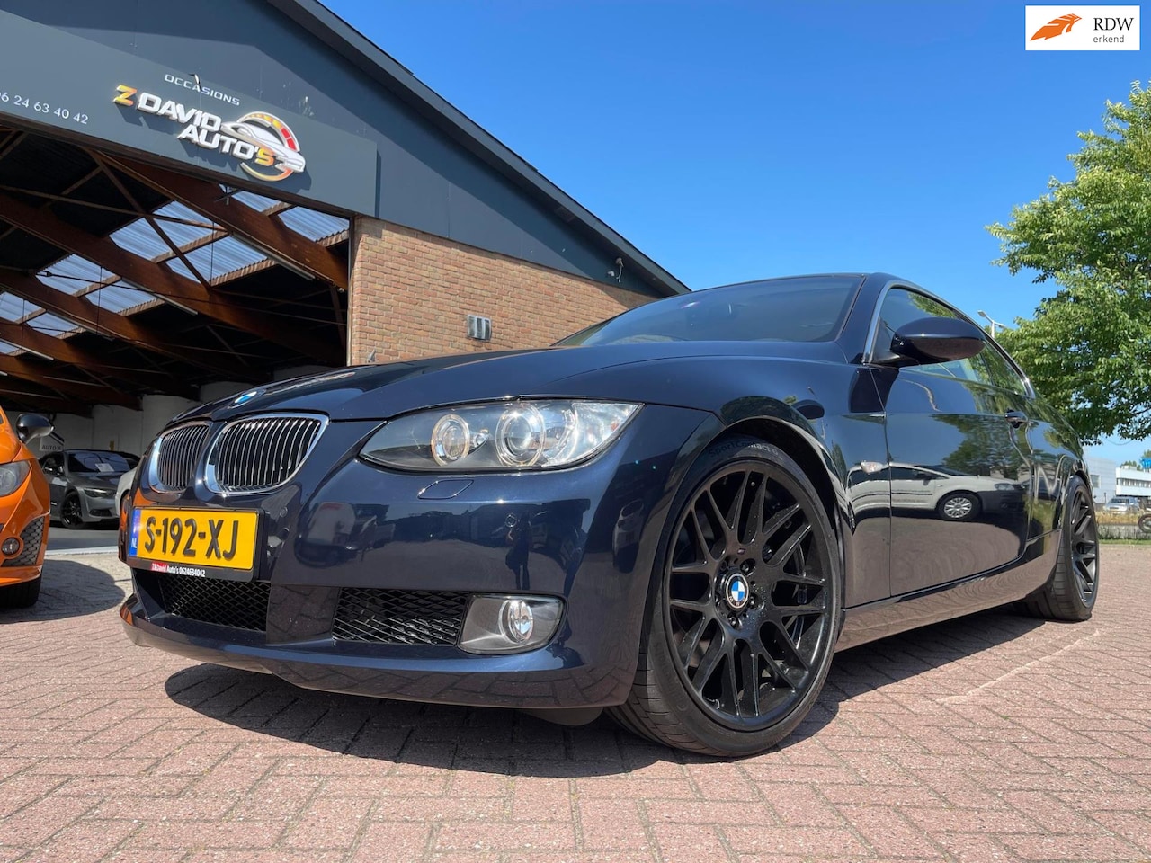 BMW 3-serie Coupé - 330xi Automaat | Navig | Leder - AutoWereld.nl