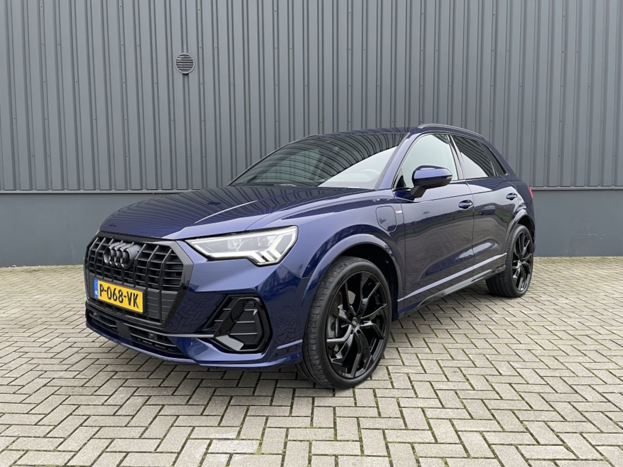 Audi Q3 - E-TRON 45 TFSI e S-edition AUTM - AutoWereld.nl