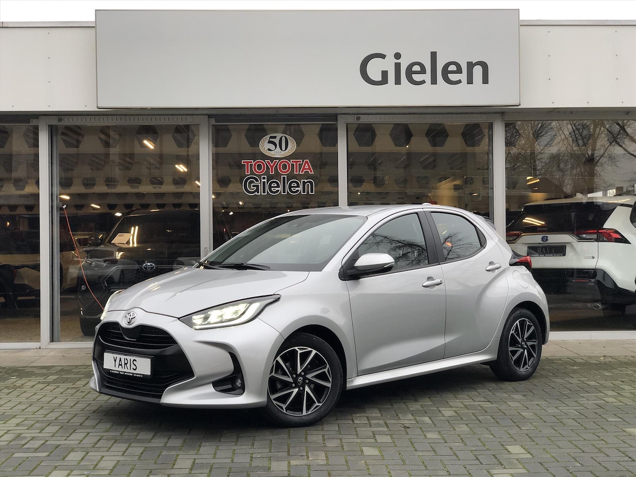 Toyota Yaris - 1.5 VVT-i First Edition | Navigatie, 16 inch, Apple CarPlay/Android Auto, LED, Keyless, Pa - AutoWereld.nl