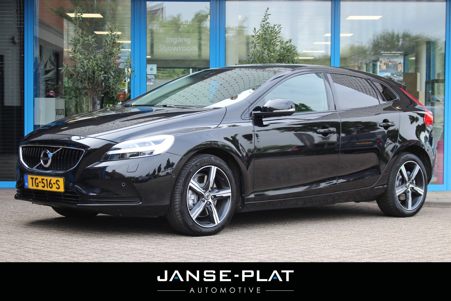 Volvo V40 - 1.5 T3 AUT Dynamic Edition | Leder | Afn. Trekhaak | Pano | - AutoWereld.nl