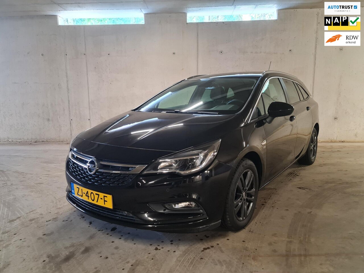 Opel Astra Sports Tourer - 1.0 Turbo 120 Jaar Edition 1.0 Turbo 120 Jaar Edition - AutoWereld.nl