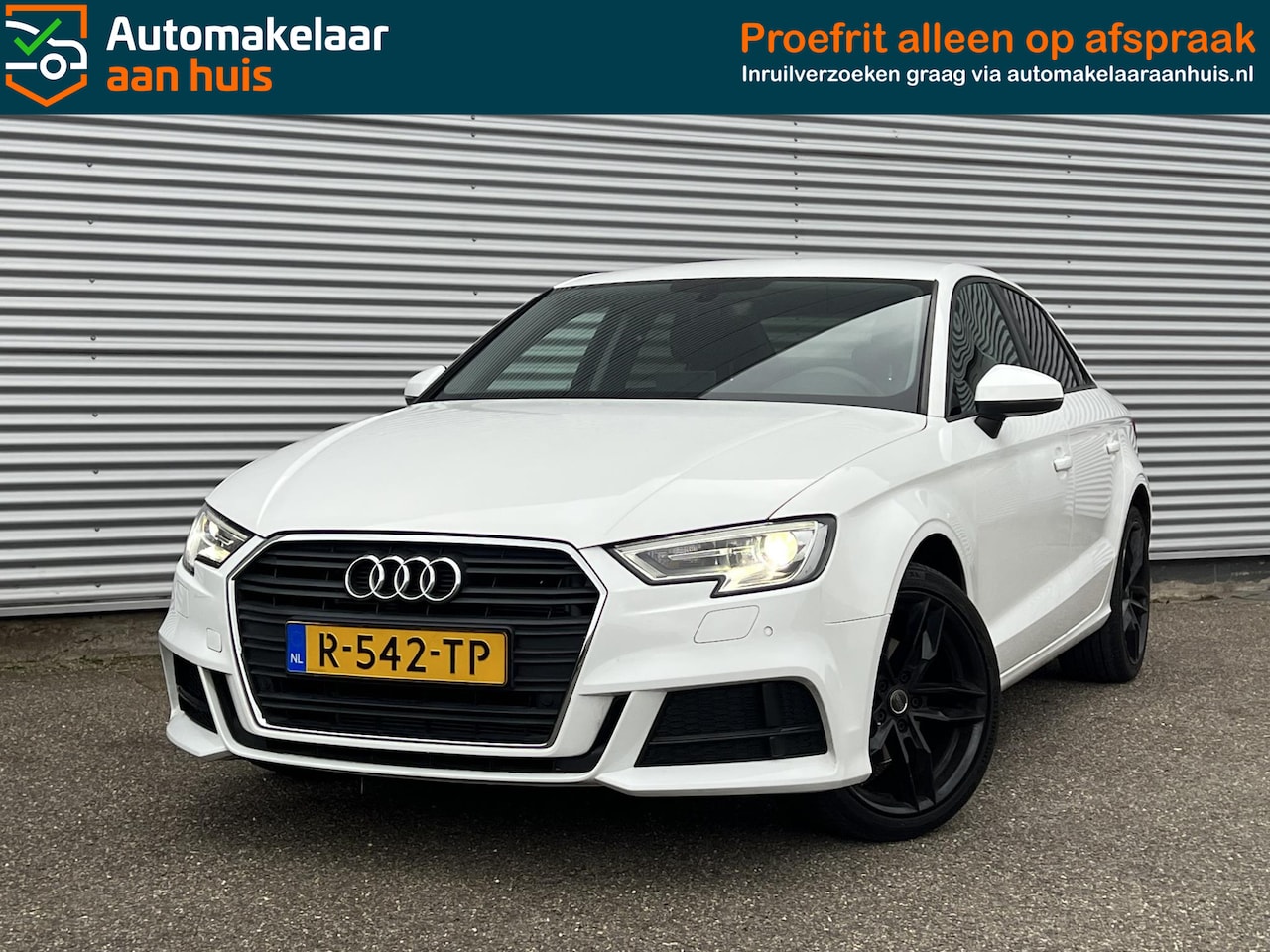 Audi A3 - SEDAN 1.0TFSI LMV NAVI Black/white - AutoWereld.nl