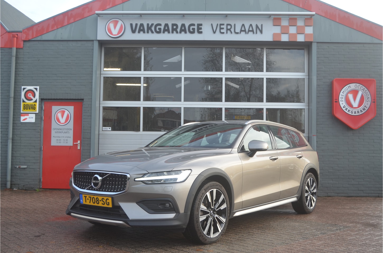 Volvo V60 Cross Country - 2.0 B5 AWD  Pro 2.0 B5 AWD Pro - AutoWereld.nl