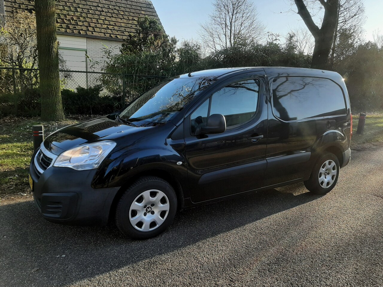 Peugeot Partner - 120 1.6 HDi 75 L1 XR | Airco | Trekhaak - AutoWereld.nl