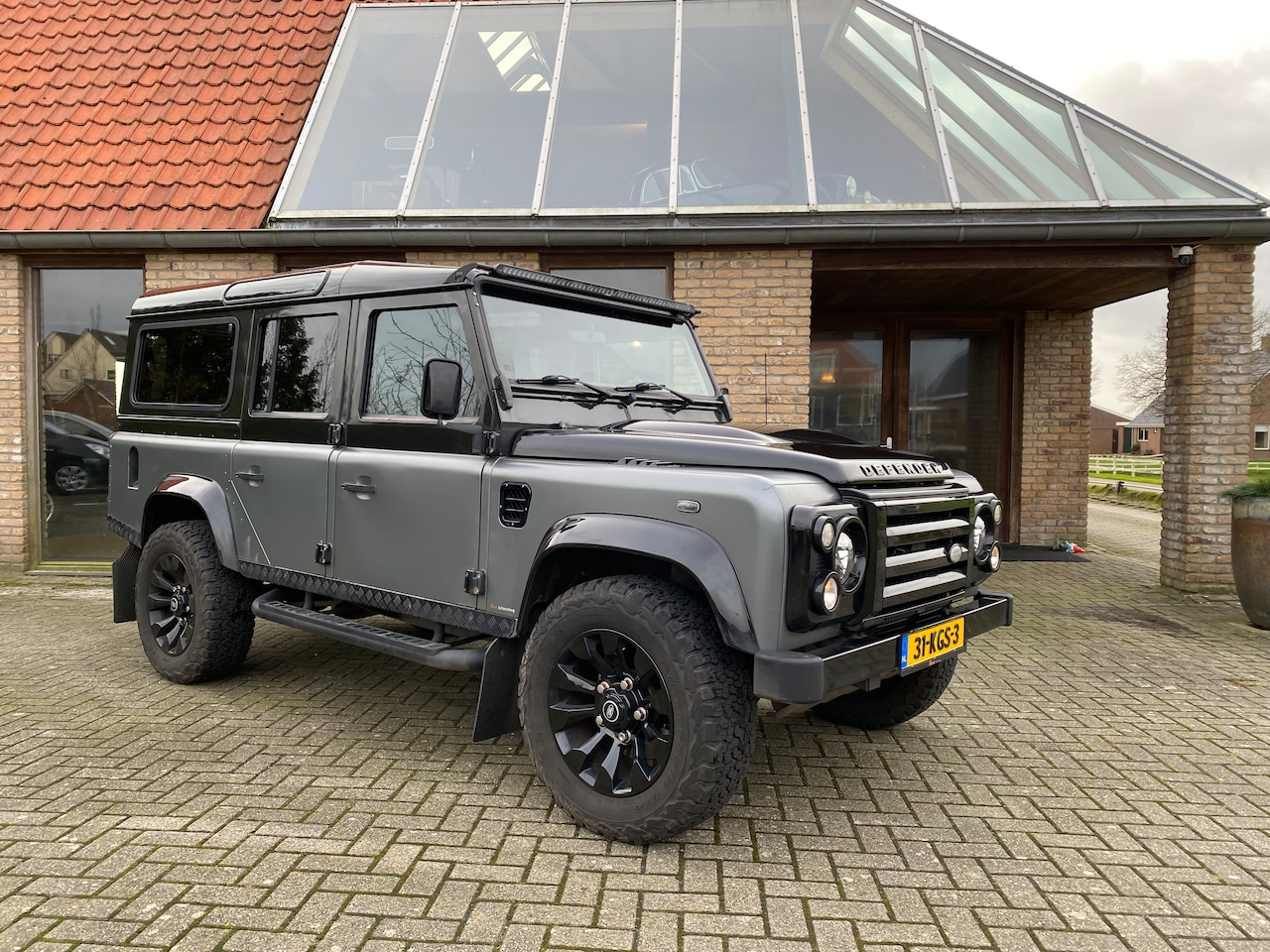 Land Rover Defender - 2.4 TD 110 SW SVX 60th Anniversary Luxste van NL - AutoWereld.nl