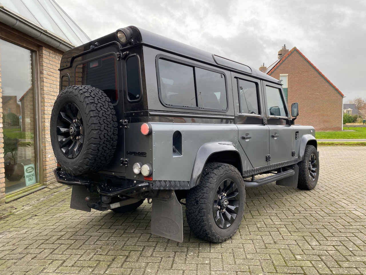 Land Rover Defender - 2.4 TD 110 SW SVX 60th Anniversary Luxste van NL