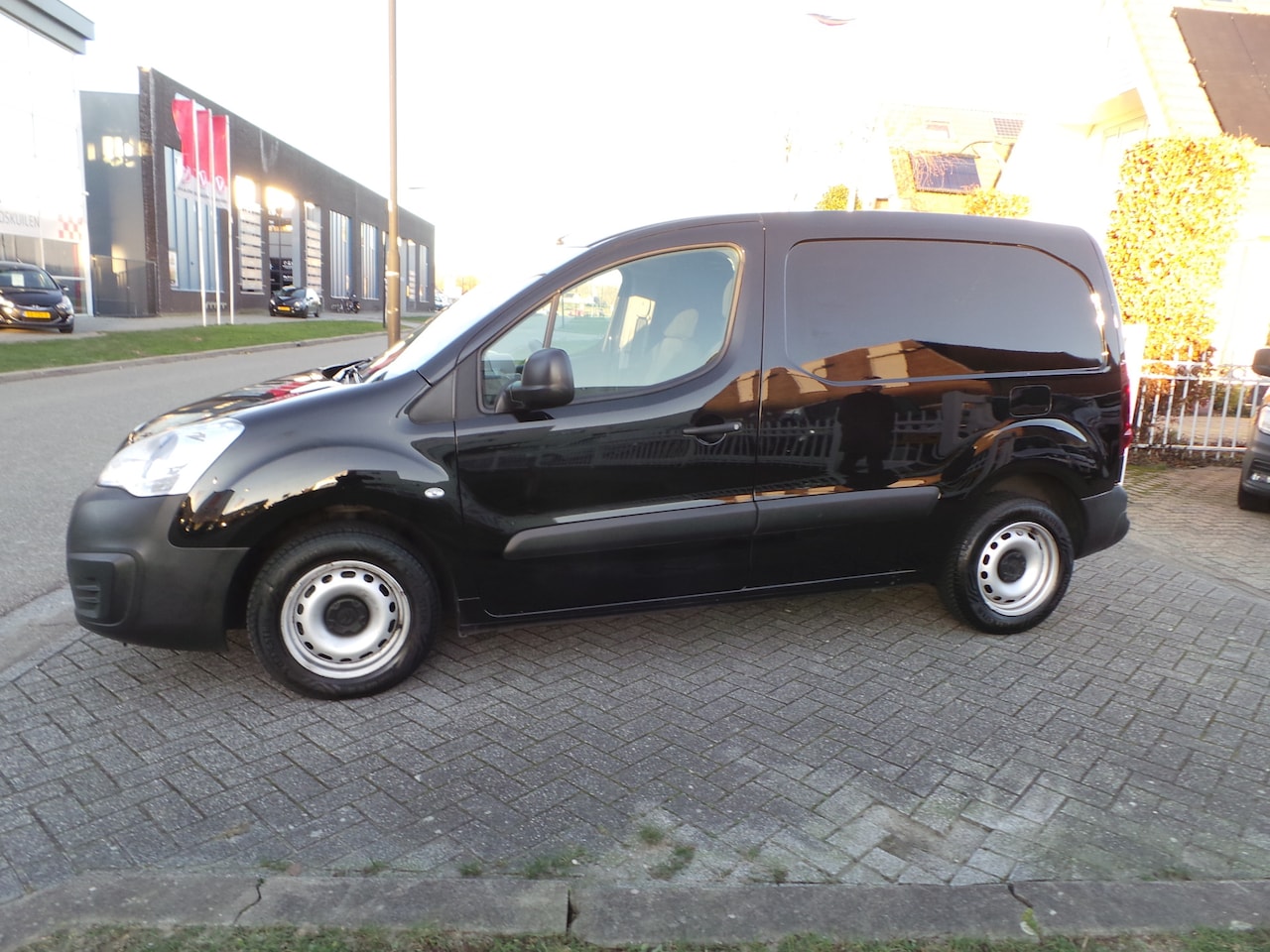 Citroën Berlingo - 1.6 BlueHDI 75 Club Airco,Cruise,Schuifdeur,Enz - AutoWereld.nl