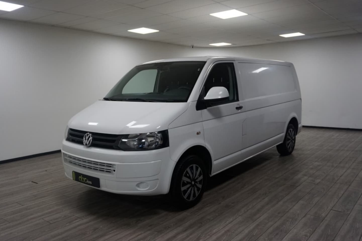 Volkswagen Transporter - 2.0 TDI 140 PK L2H1 DSG-AUTOMAAT/ NAVI - AutoWereld.nl