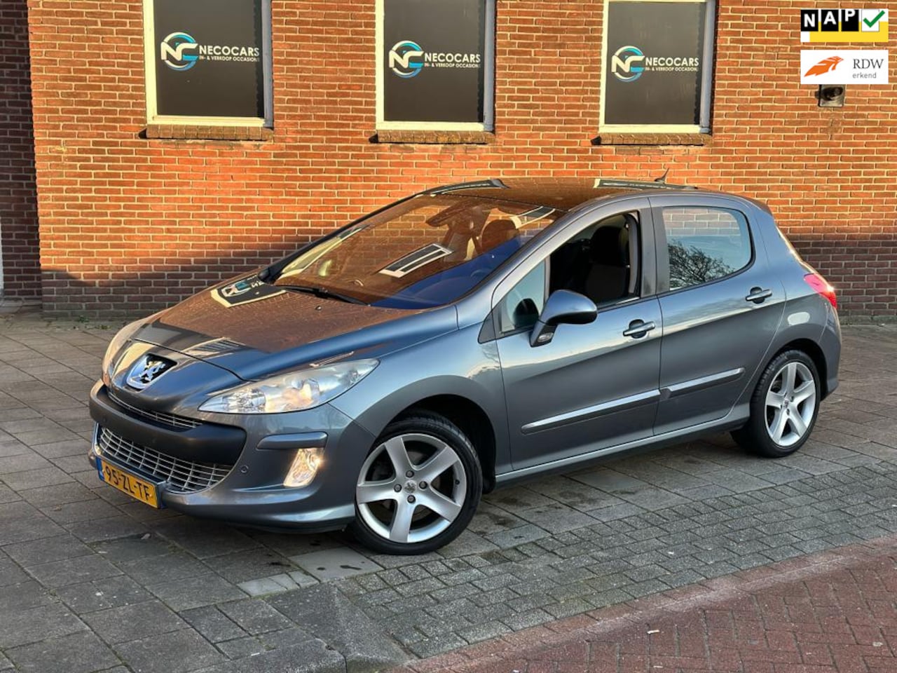 Peugeot 308 - 1.6 VTi XT / PANORAMA DAK / NETTE AUTO / RIJDT SCHAKELT TOP - AutoWereld.nl