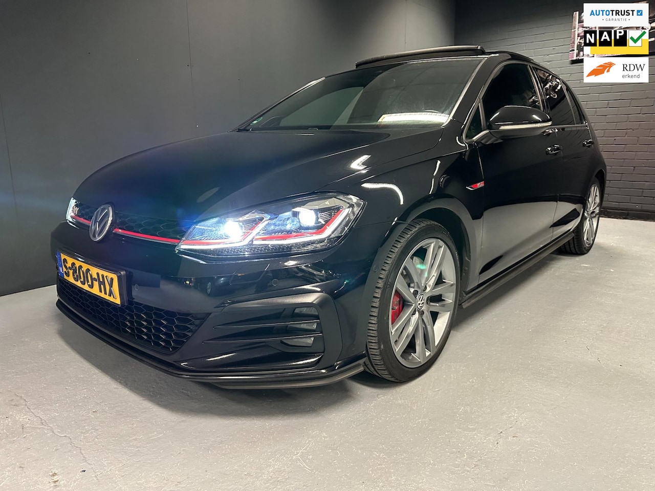 Volkswagen Golf - 2.0 TSI GTI Performance werkelijk bomvol met indrukwekkende eigenschappen en functies. - AutoWereld.nl