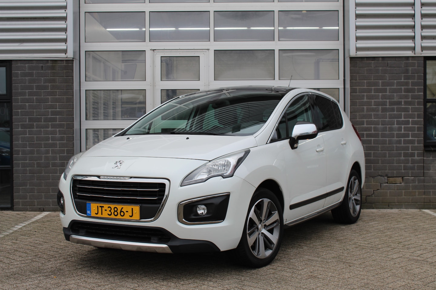 Peugeot 3008 - 1.6 THP Allure / Automaat / Leer / Panoramadak / N.A.P. - AutoWereld.nl