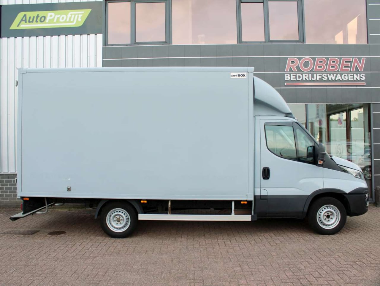 Iveco Daily - 35S14 2.3 375 Bakwagen Bak+Achterdeuren - AutoWereld.nl