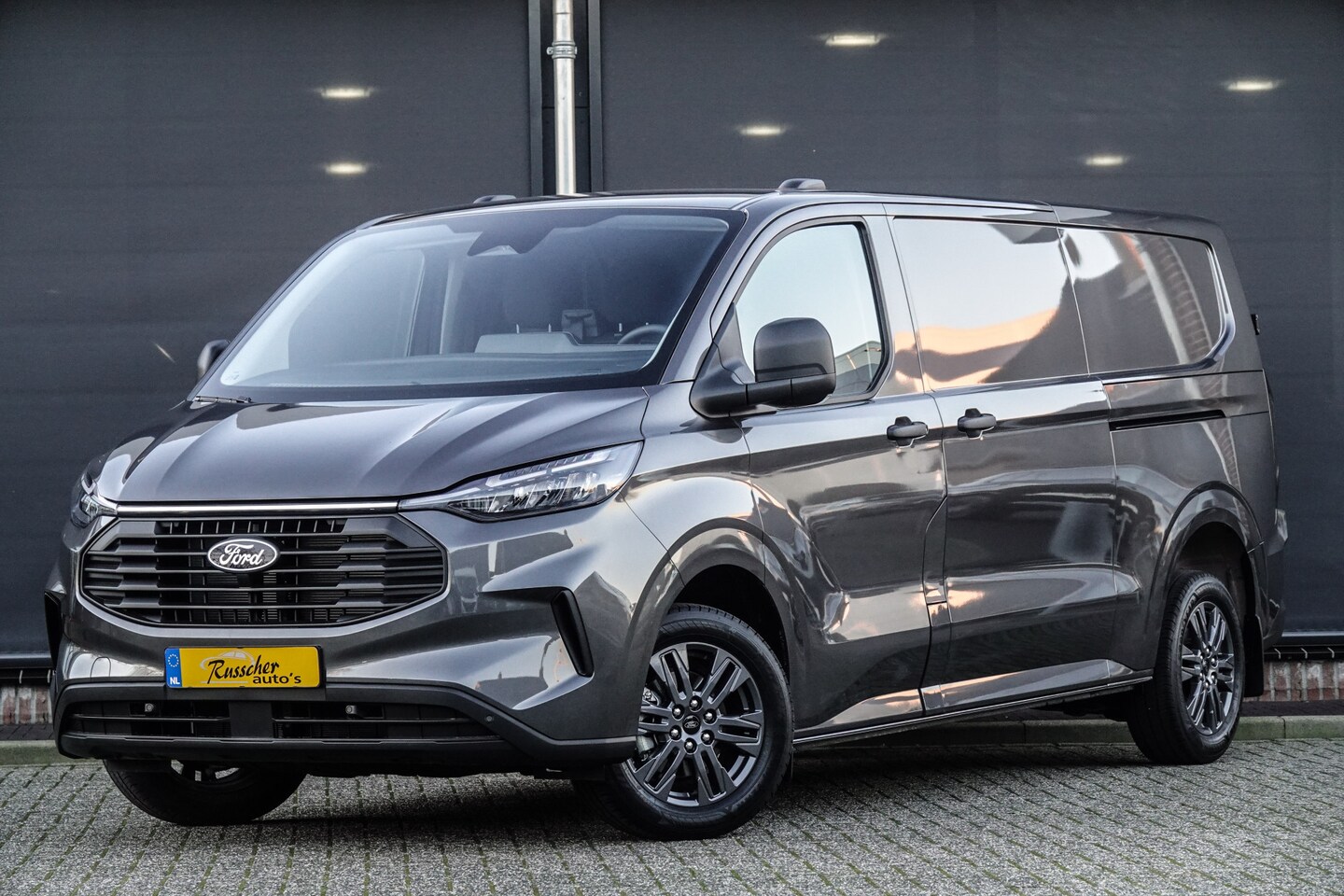 Ford Transit Custom - L2H1 2.0Tdci 136Pk | Trend 320 | Dubbele Schuifdeur | Magnetic Grey - AutoWereld.nl