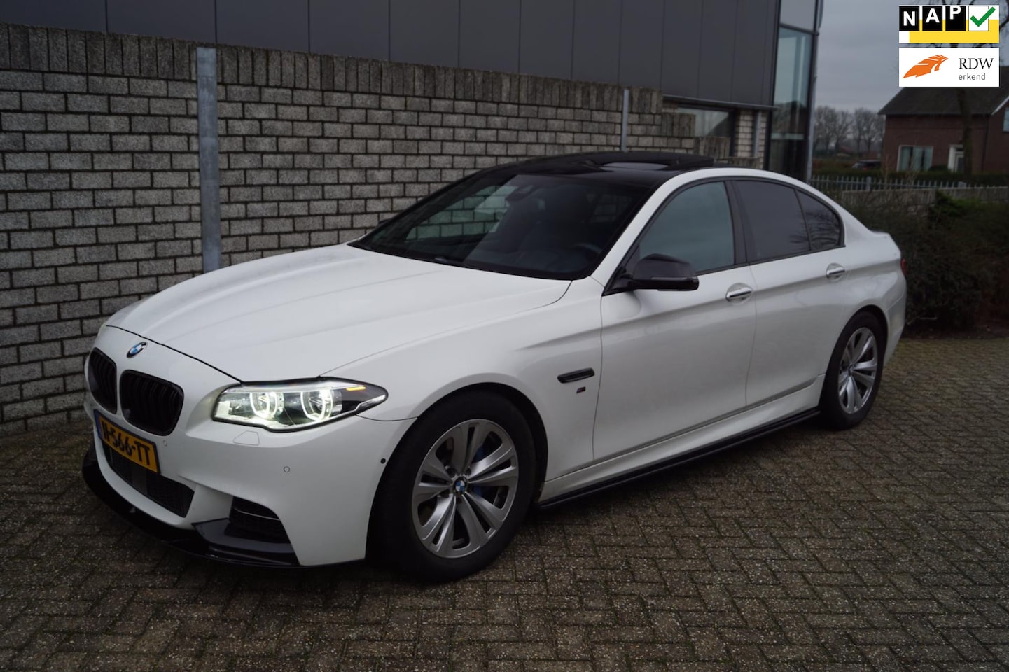 BMW 5-serie - M550D X Drive Autom Schuifkdak Leder Navi Camera Head-Up Adaptieve Cruise Clima Xenon 2x P - AutoWereld.nl