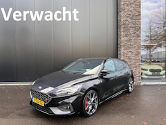 Ford Focus - 2.3 EcoBoost ST-3 280Pk Automaat | FULL OPTIONS | NAVI | HUD | STOEL-STUUR VERWARMING