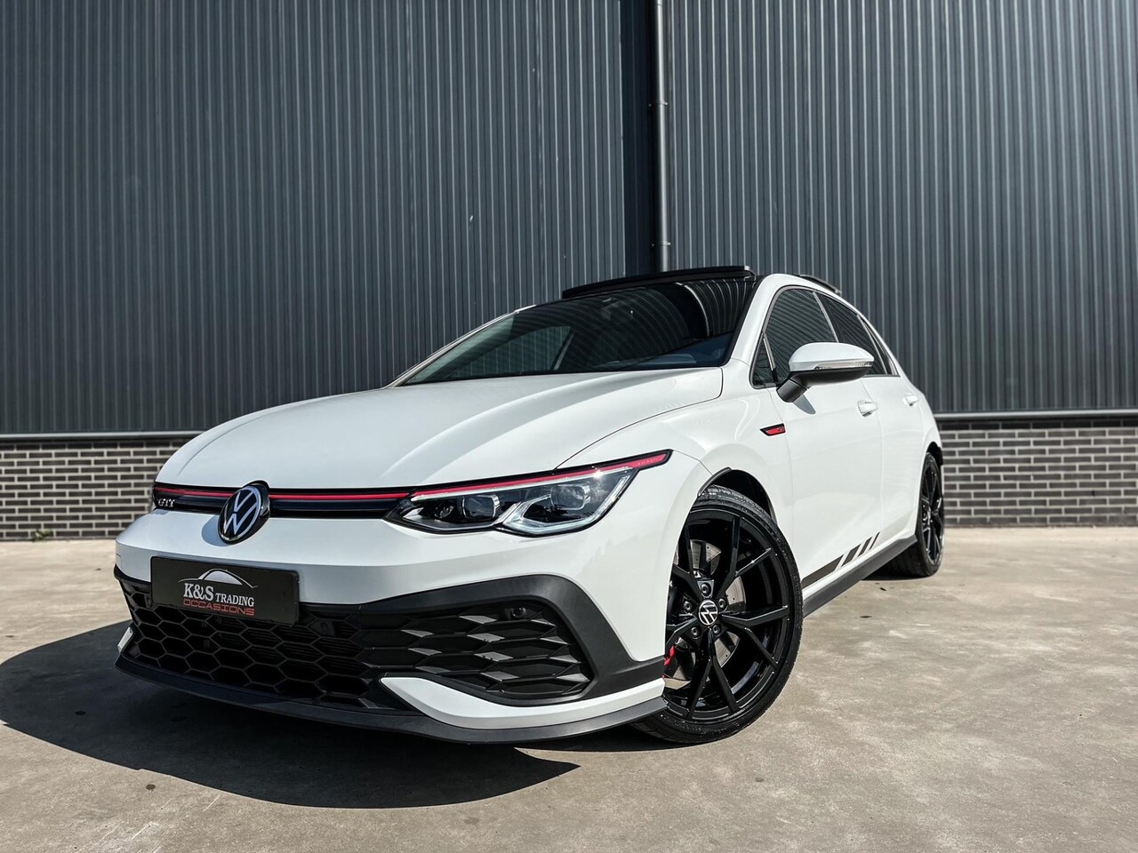 Volkswagen Golf 2 0 TSI GTI Clubsport 300pk BTW Auto IQ Light Matrix Pano Alcantara Head Up 2021