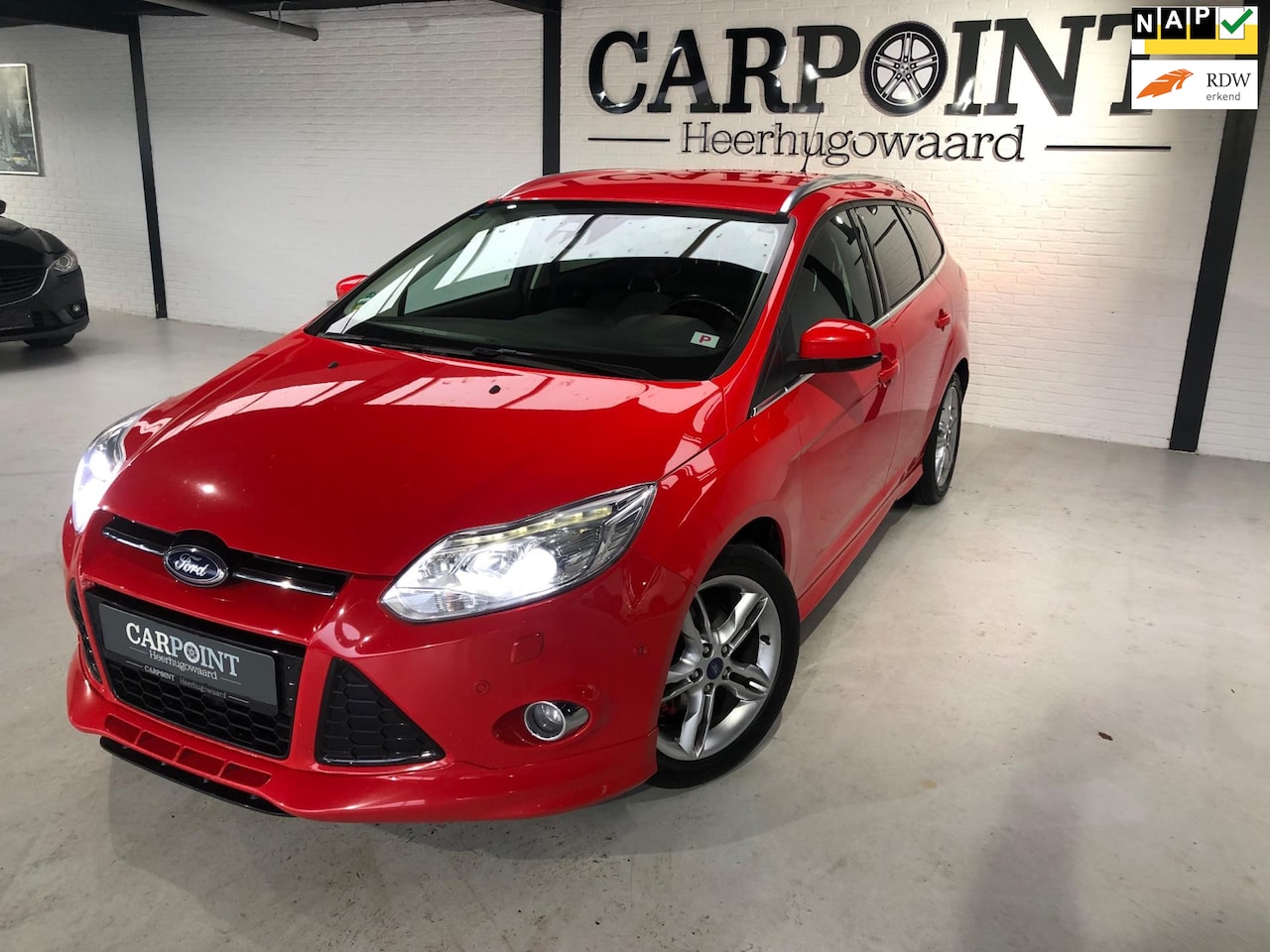 Ford Focus Wagon - 1.0 EcoBoost Titanium ST Line 2014 125PK Cruise Clima Xenon Pdc Keyles - AutoWereld.nl