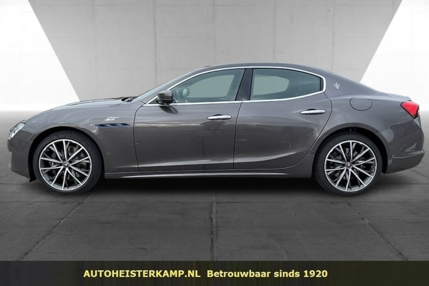 Maserati Ghibli - 2.0 Hybrid GT 330 PK ACC 20 Inch Schuifdak Matrix LED Harman Kardon - AutoWereld.nl