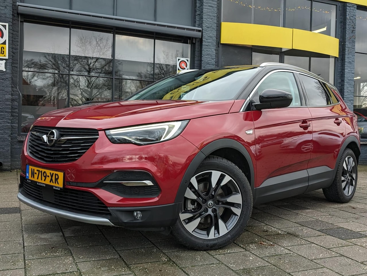 Opel Grandland X - 1.2 Turbo Ultimate | Trekhaak | Stoelverkoeling | Stoelverw. | Android Auto | Apple Carpla - AutoWereld.nl