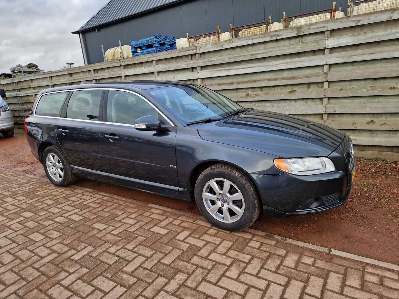 Volvo V70 - 2.0 Kinetic Navigatie - AutoWereld.nl